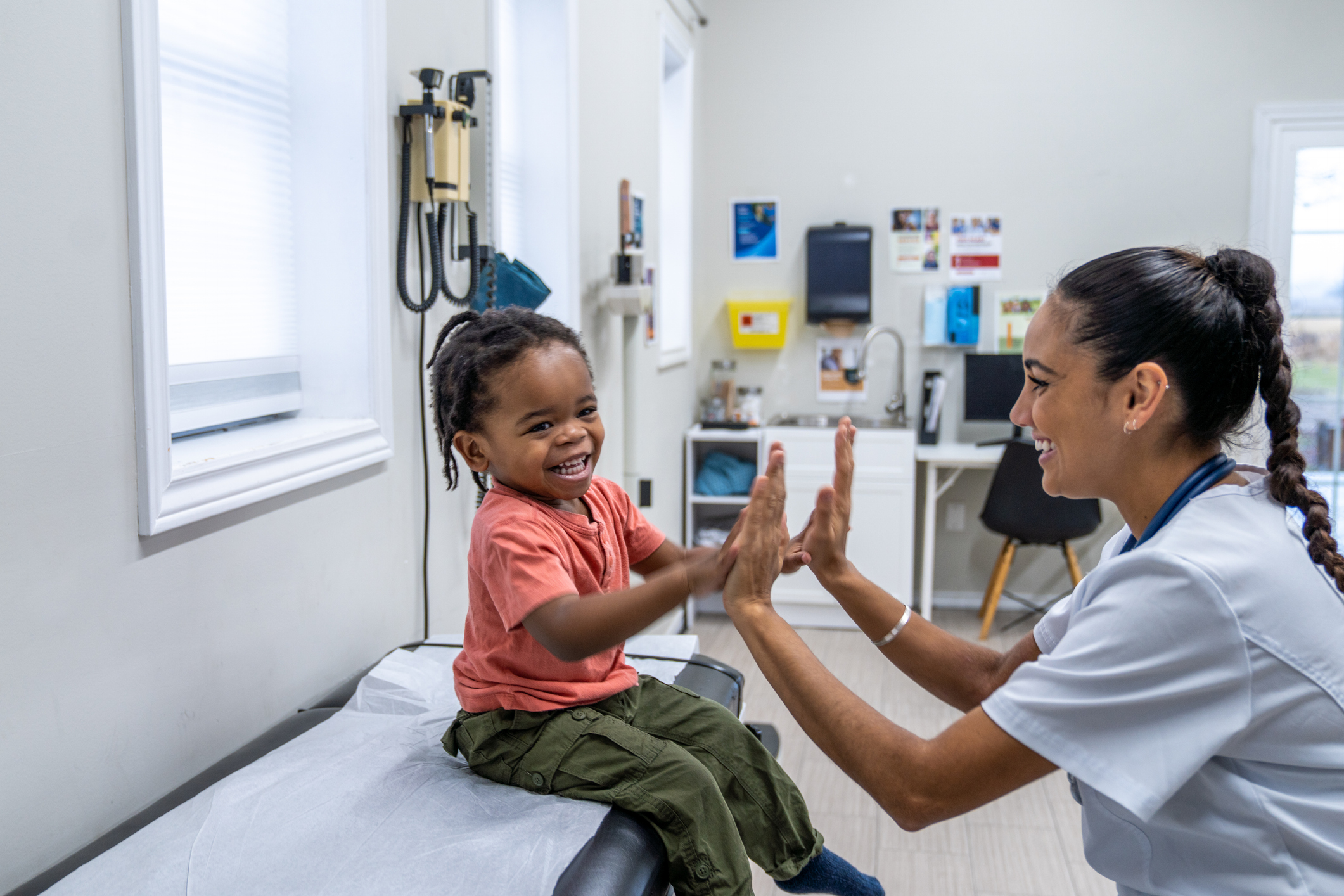 child-doctor-exam Smiling girl interacting with doctor