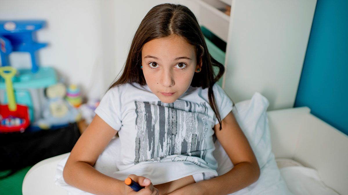 just-diagnosed-cr girl with insulin pen