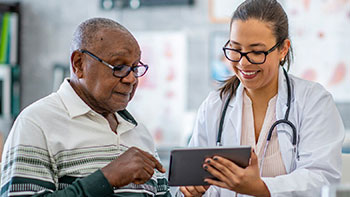 GettyImages-blood-sugar-main patient and doctor looking over treatment