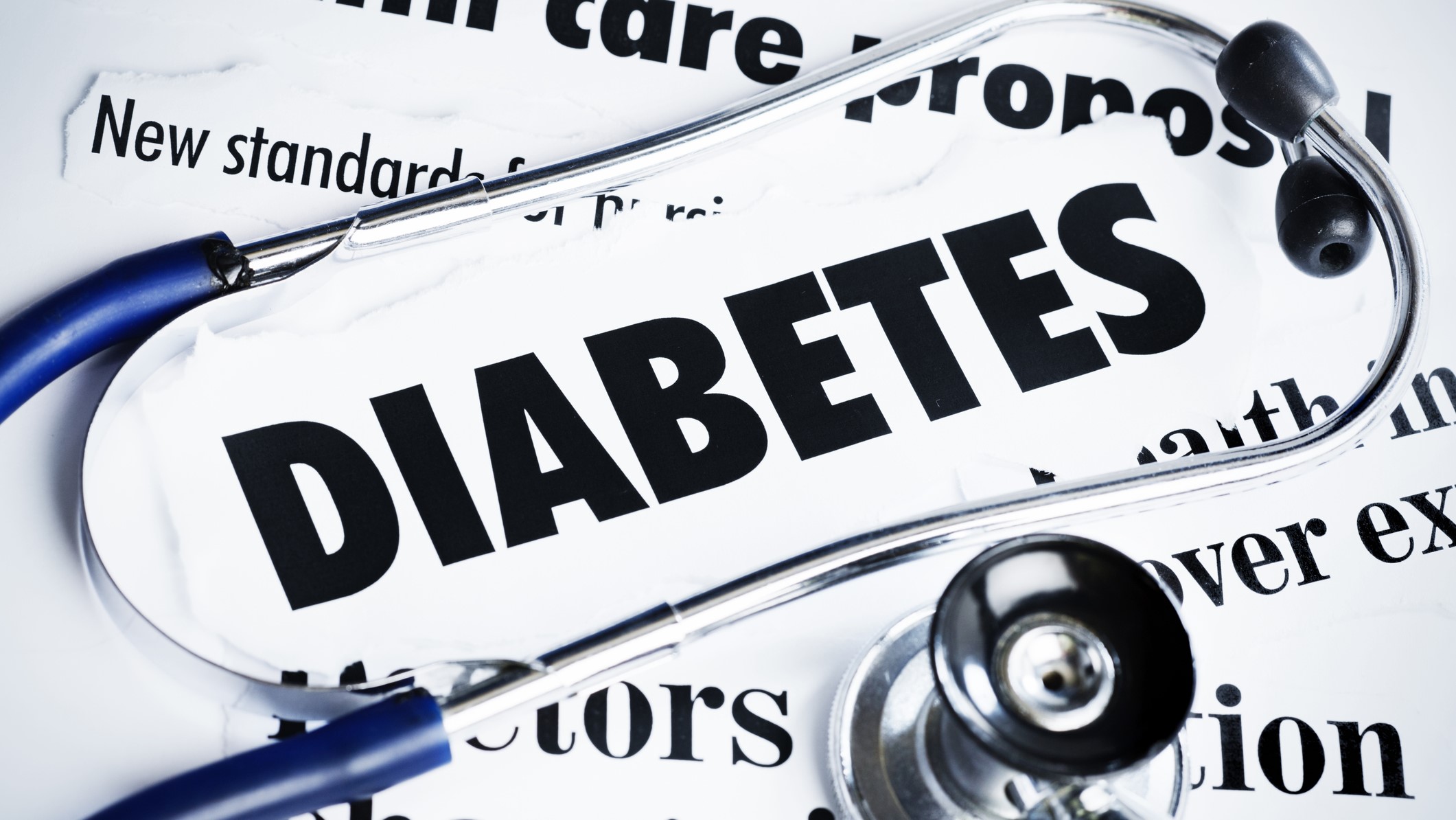 -- title missing -- Las palabras diabetes y otras palabras relacionadas y un estetoscopio.