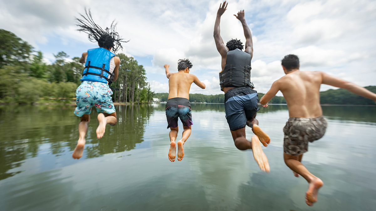 DP733YoungMalesJumpingInLake.jpg Young men jumping in a lake