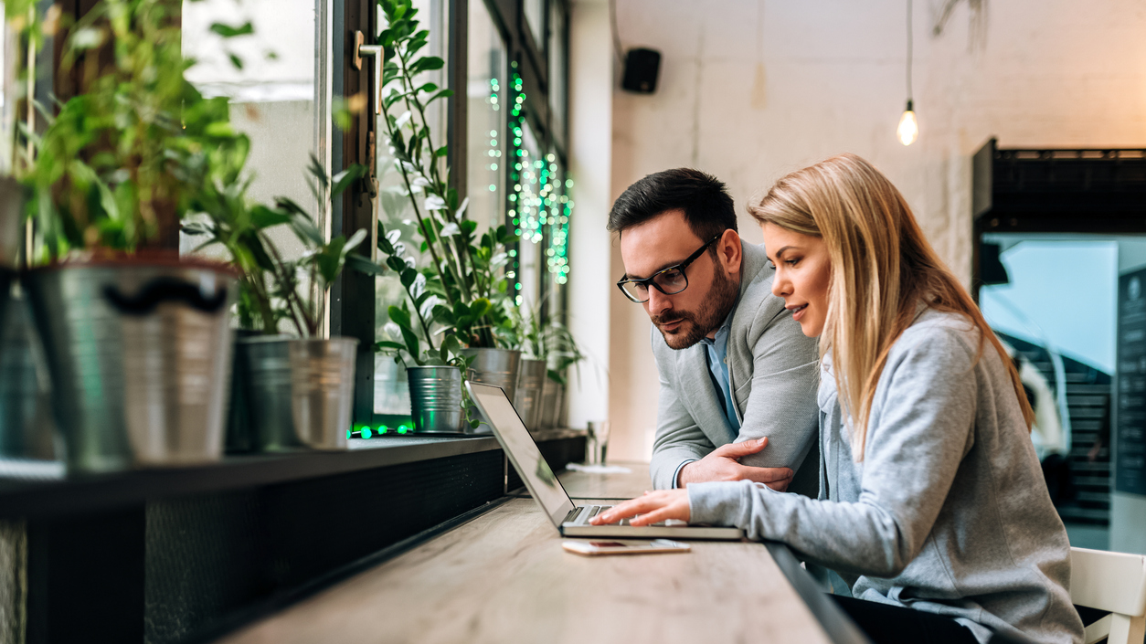 — title missing — Man and woman developing their work plan