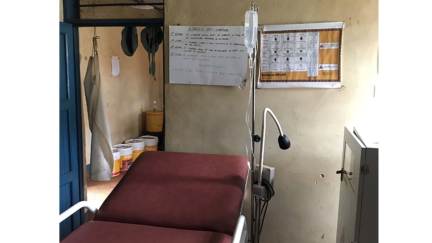 -- title missing -- clinic on location in Tanzania