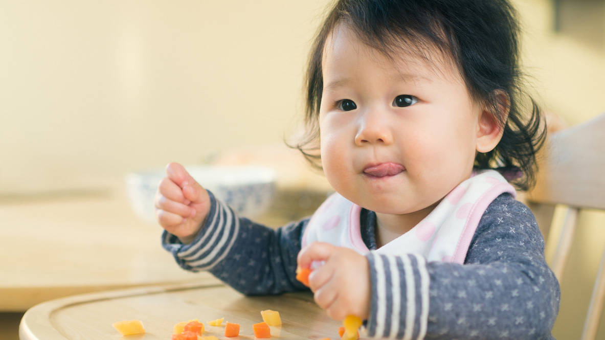 Hunger sign - 6 to 23 months A child excited to see food.