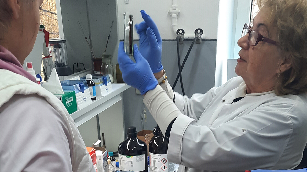 Building Lab Capacity in Ukraine Laboratorians in Ukraine participate in a training on new lab equipment to reduce the time needed to identify bacterial species.
