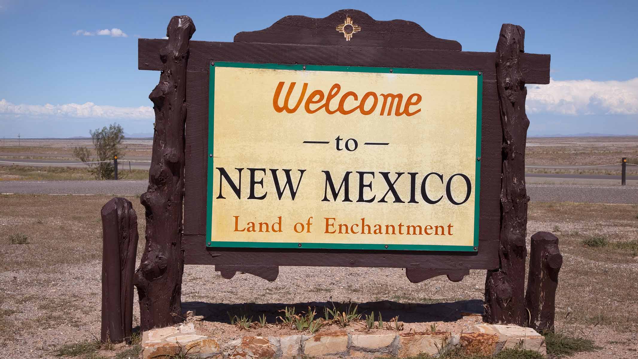 New Mexico Sign saying Welcome to New Mexico, Land of Enchantment