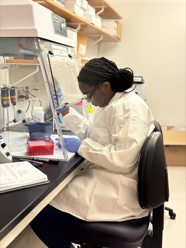 PHEFA_JeNiyah_Scaife JeNiyah Scaife, currently a senior at Fayetteville State North Carolina, works in the lab during the PHEFA internship.