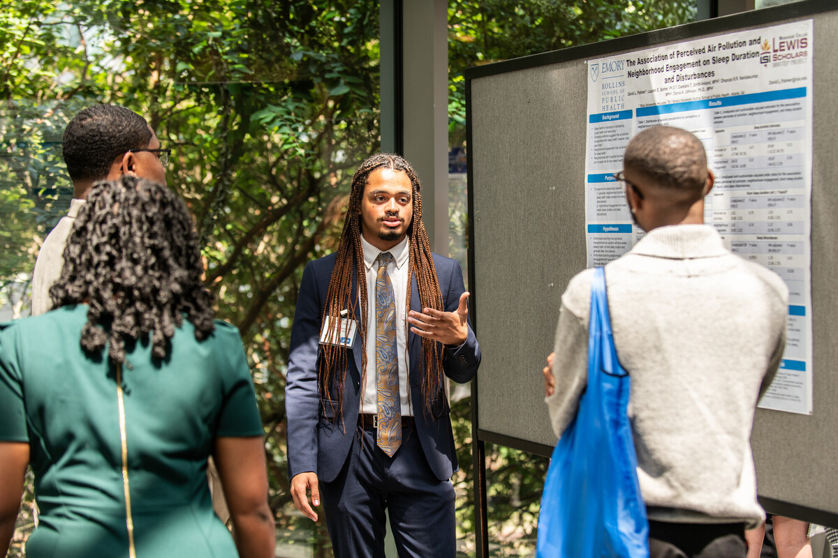 Ferguson showcase student Student shares research project with program participants.