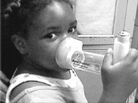 2004-118d.jpg_61efc Child using medication