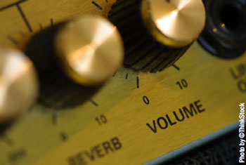 2015-184portFig1 Botões de volume e reverb de um amplificador com níveis marcados de 0 a 10