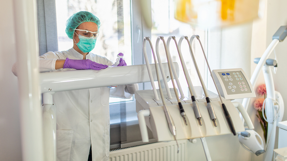 1213834470 Healthcare worker wearing PPE