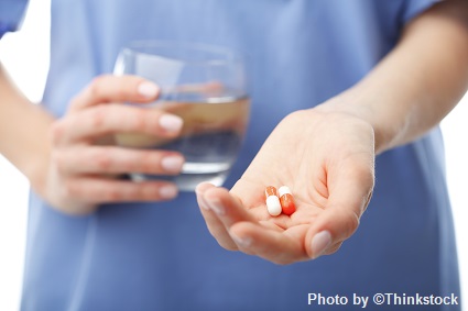 M6D A hand holding a variety of pills