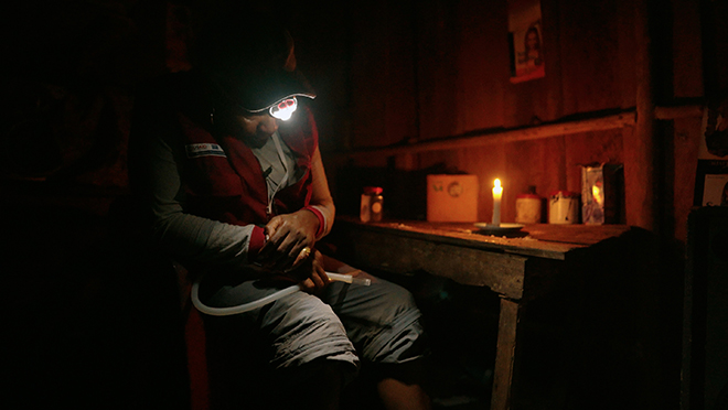 WMoD-AICA-Colectivo-colecta-mosquitos-Guapi-Cauca-Colombia Local staff working late at night to capture mosquitoes.