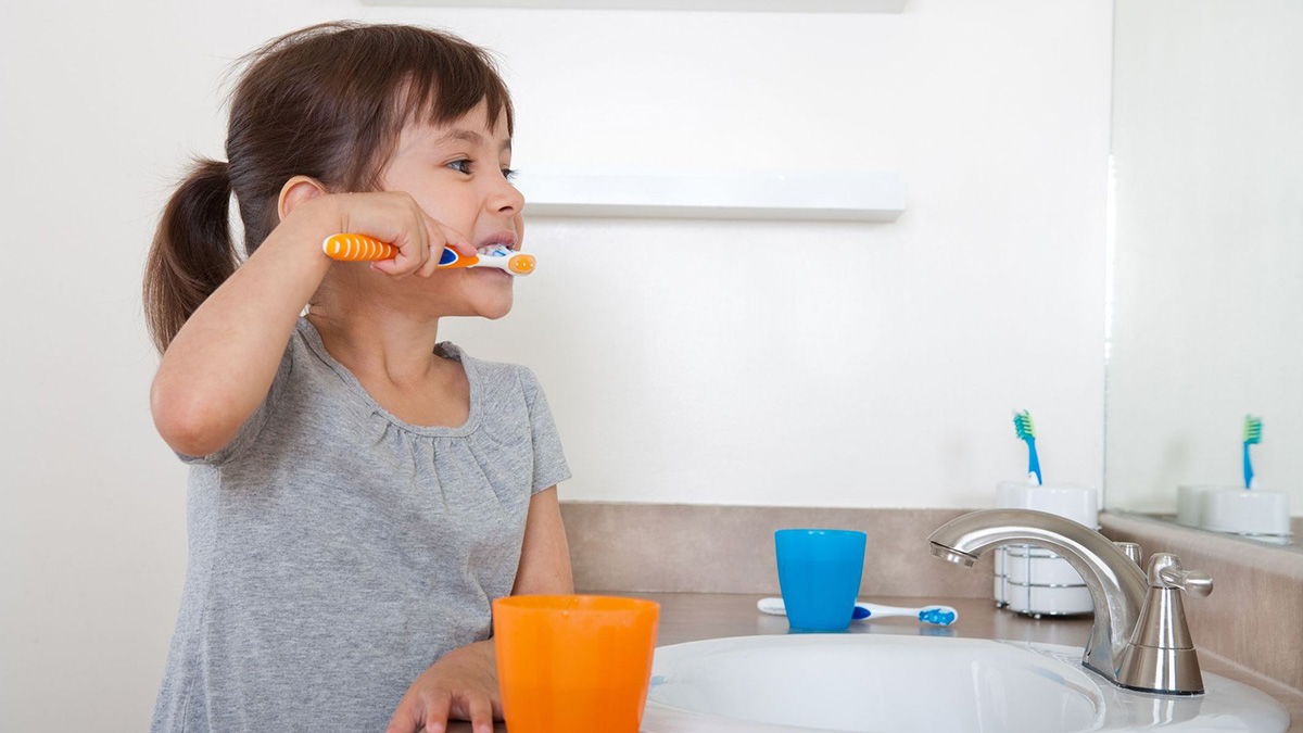 Brushing teeth A girl brushes her teeth.