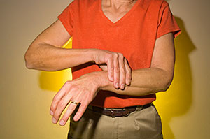complications-arthritis.jpg Adult clutching arm.