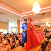 Personal Stories Thu Wedding Thu, a tuberculosis survivor, with her husband at their wedding in Vietnam