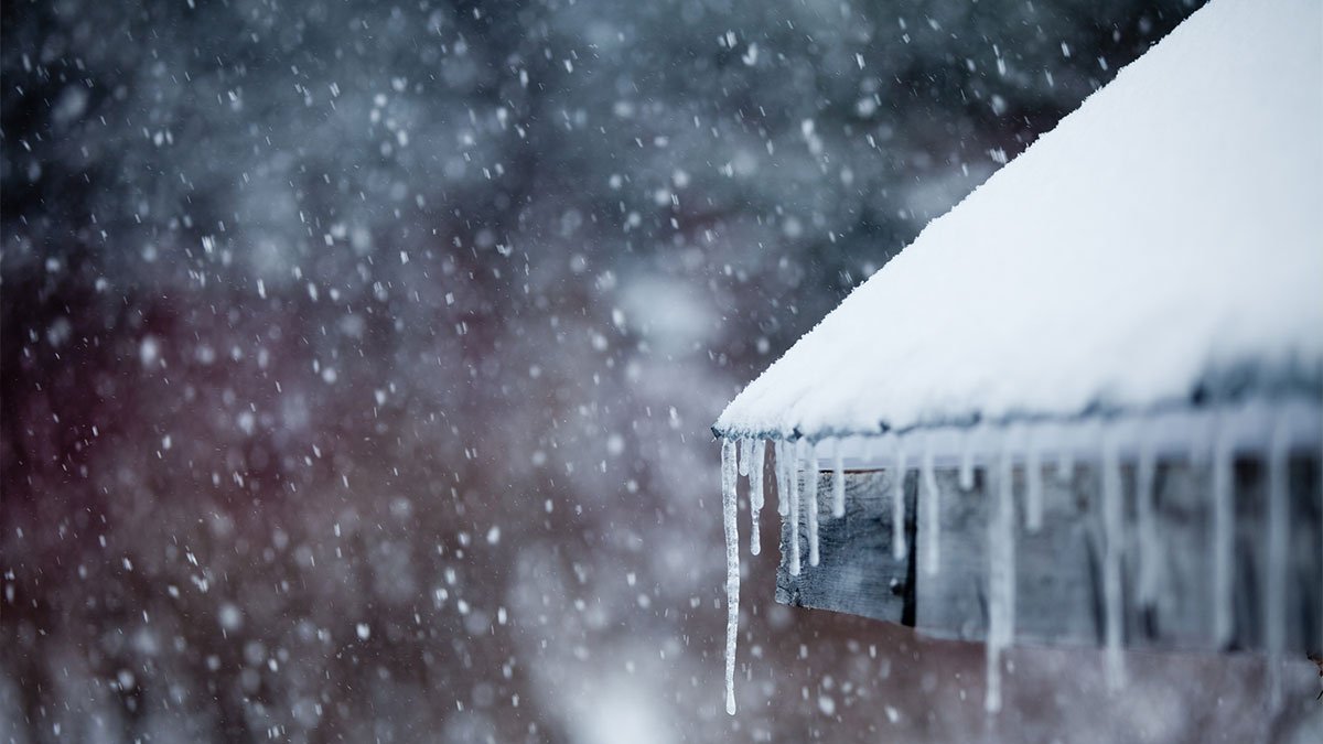 — title missing — Icicles forming on snow covered roof